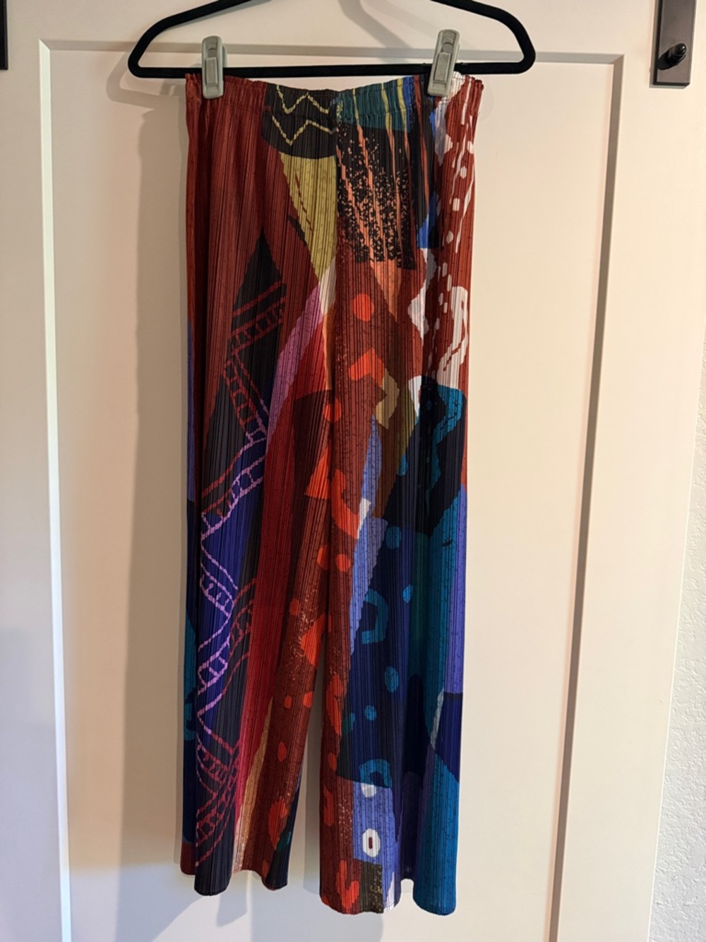 Abstract Print Cropped Pleated Pants in Multi-Color
